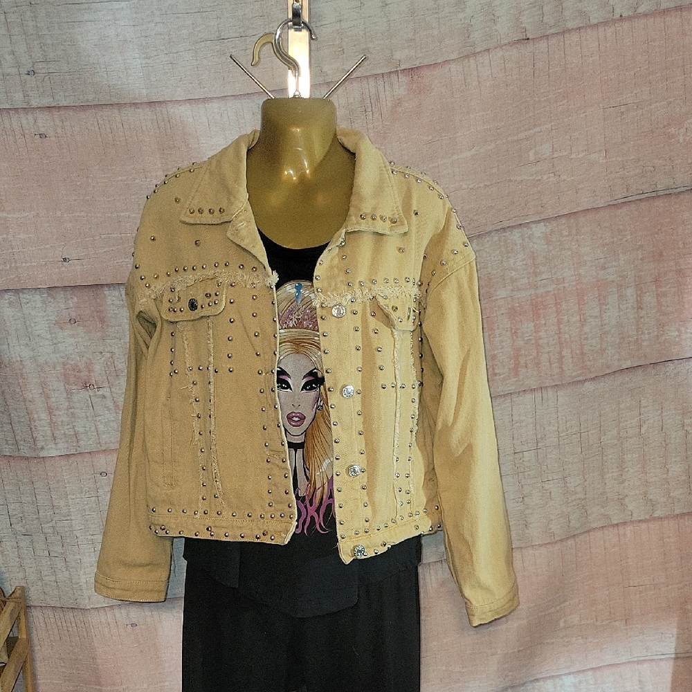 Khaki Studded Jean Jacket 😍
